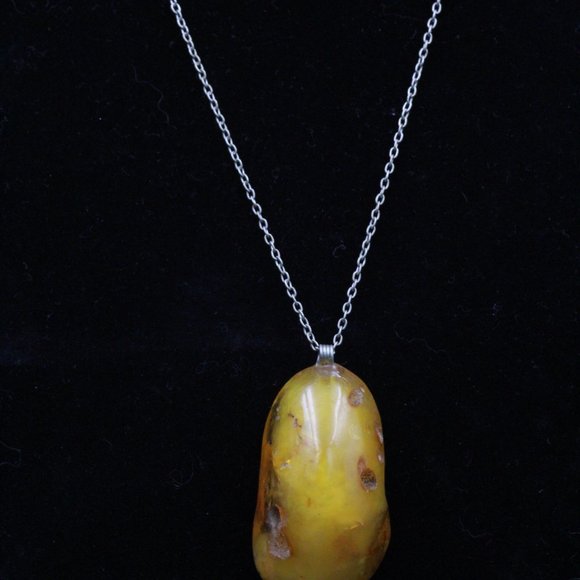 VINTAGE EXTRA LARGE AMBER EGG YOLK PENDANT SILVER 800 NECKLACE - Picture 2 of 11